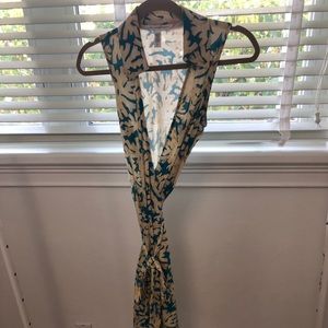 Diane Von Furstenberg sleeveless wrap dress size 6